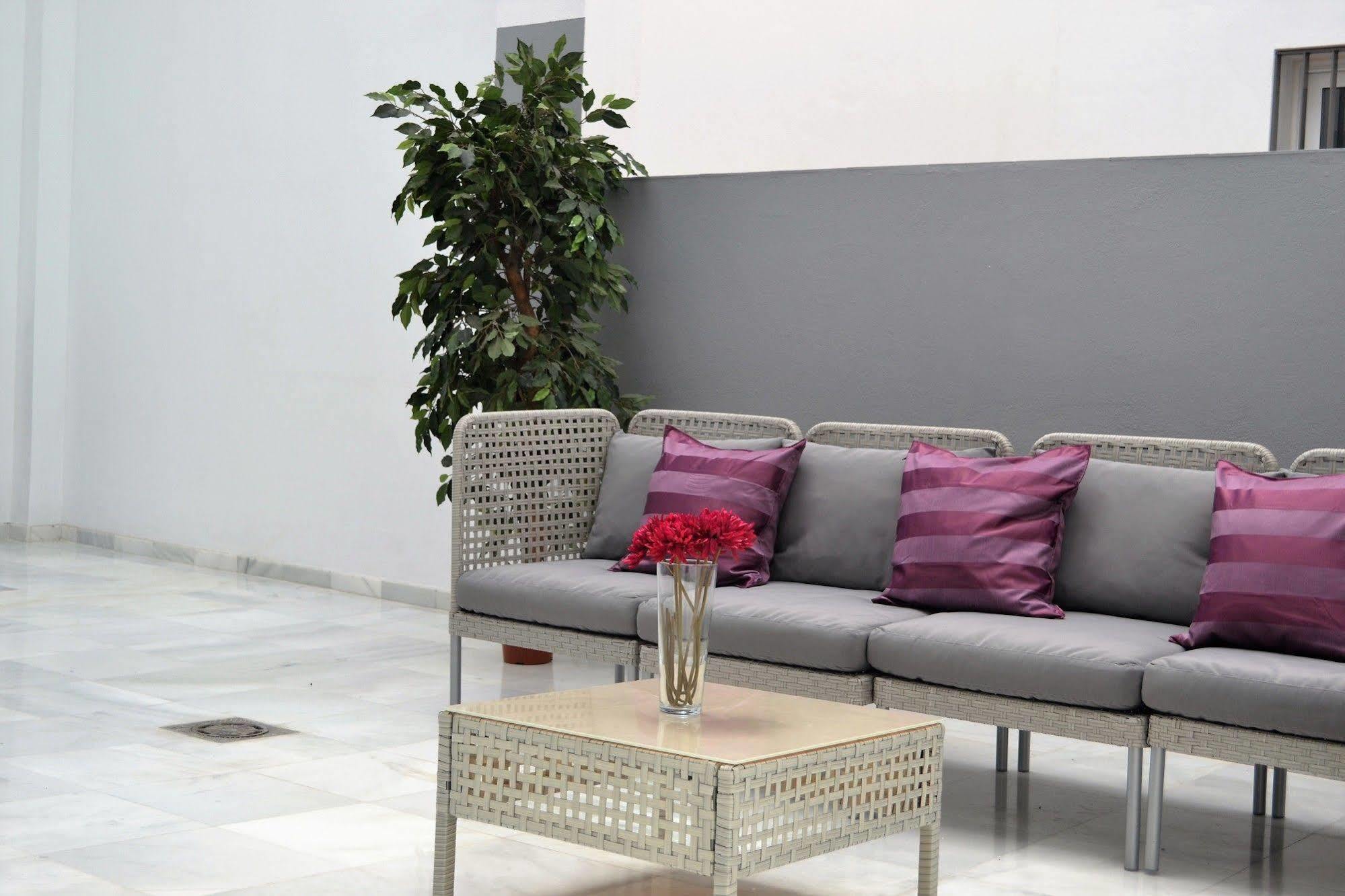 Plaza De La Encarnacion Apartments Севилья Экстерьер фото